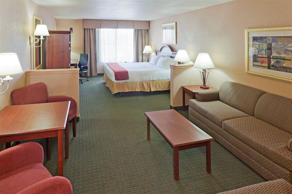 Holiday Inn Express Hotel & Suites Gillette By Ihg Habitación foto